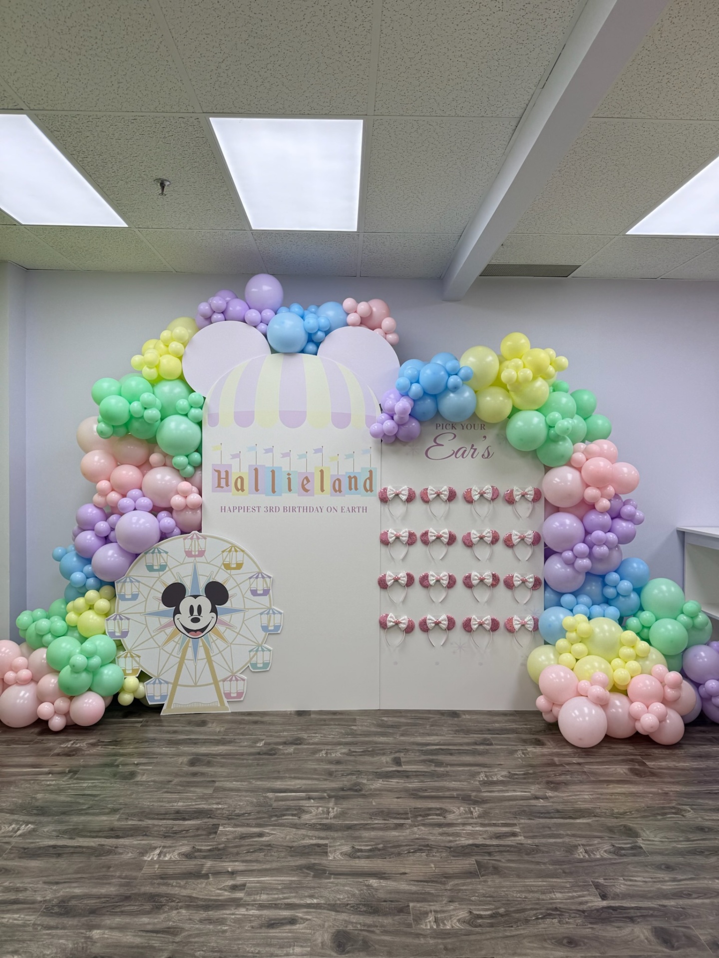 Hallieland pastel balloon arch with Minnie ears wall